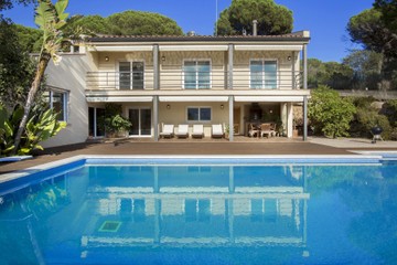 living - Villa de 4 dormitorios con piscina en venta en Cabrera - featured
