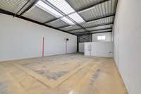 logistics - Local d’activités À Louer - gallery thumbnail - 2