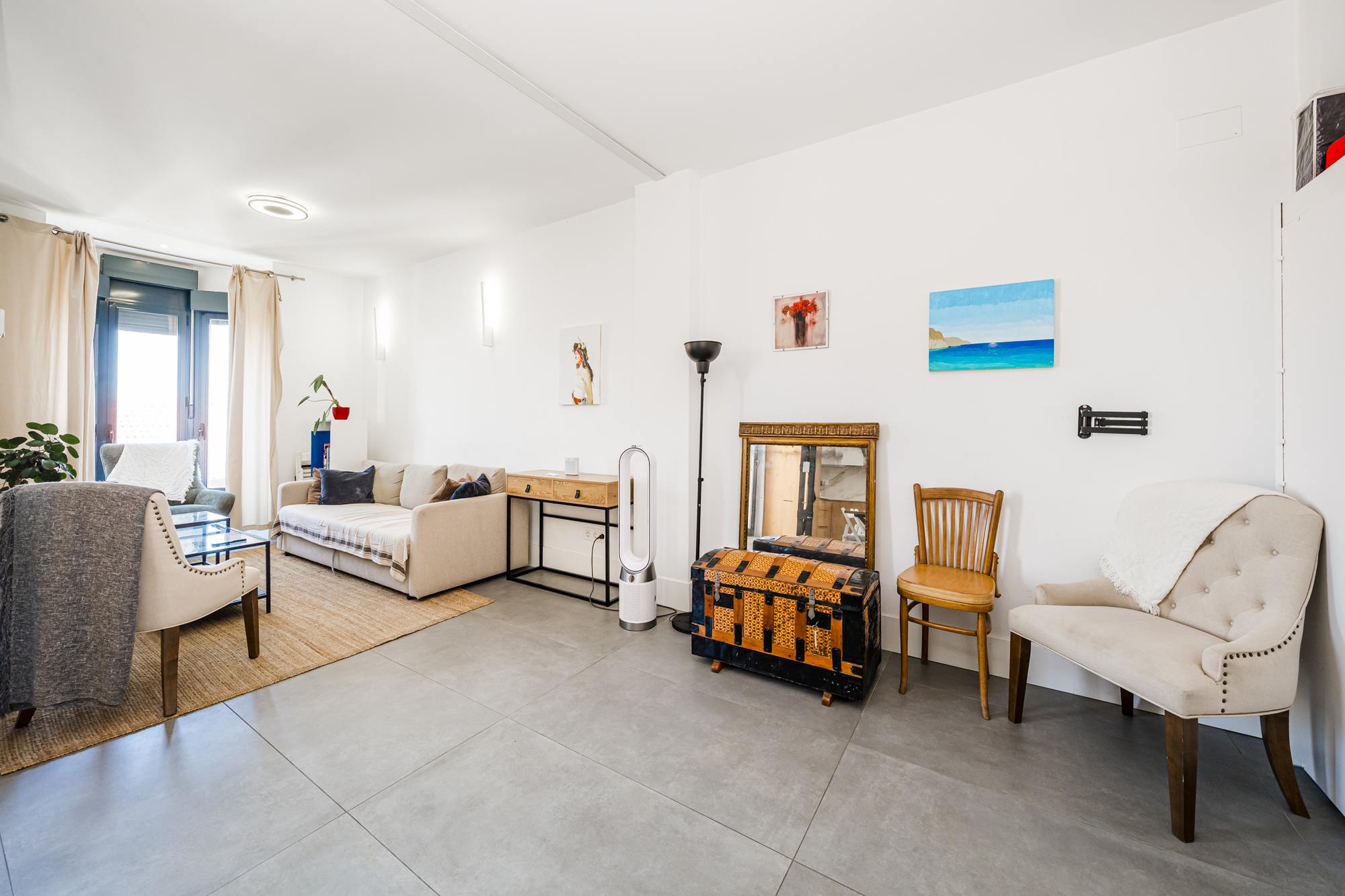 living - Ático de 56m² con 16m² terraza en venta en Malasaña, Madrid - gallery thumbnail - 2