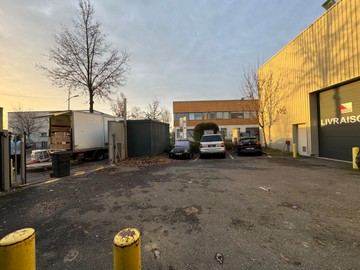 logistics - Light Industrial Premises / Offices For Rent - featured