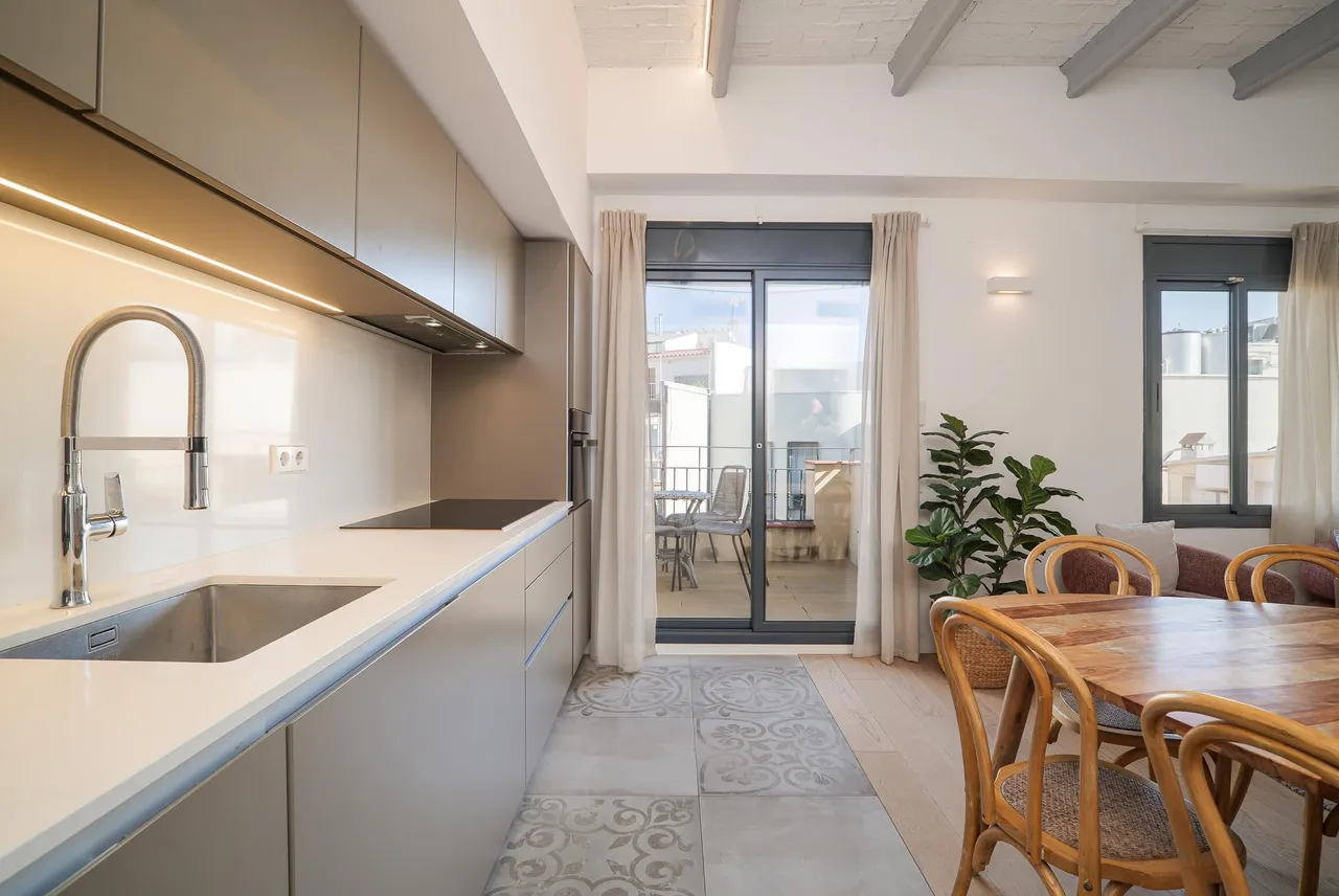living - 81m² penthouse with 44m² terrace for sale in Eixample Right - gallery - 6