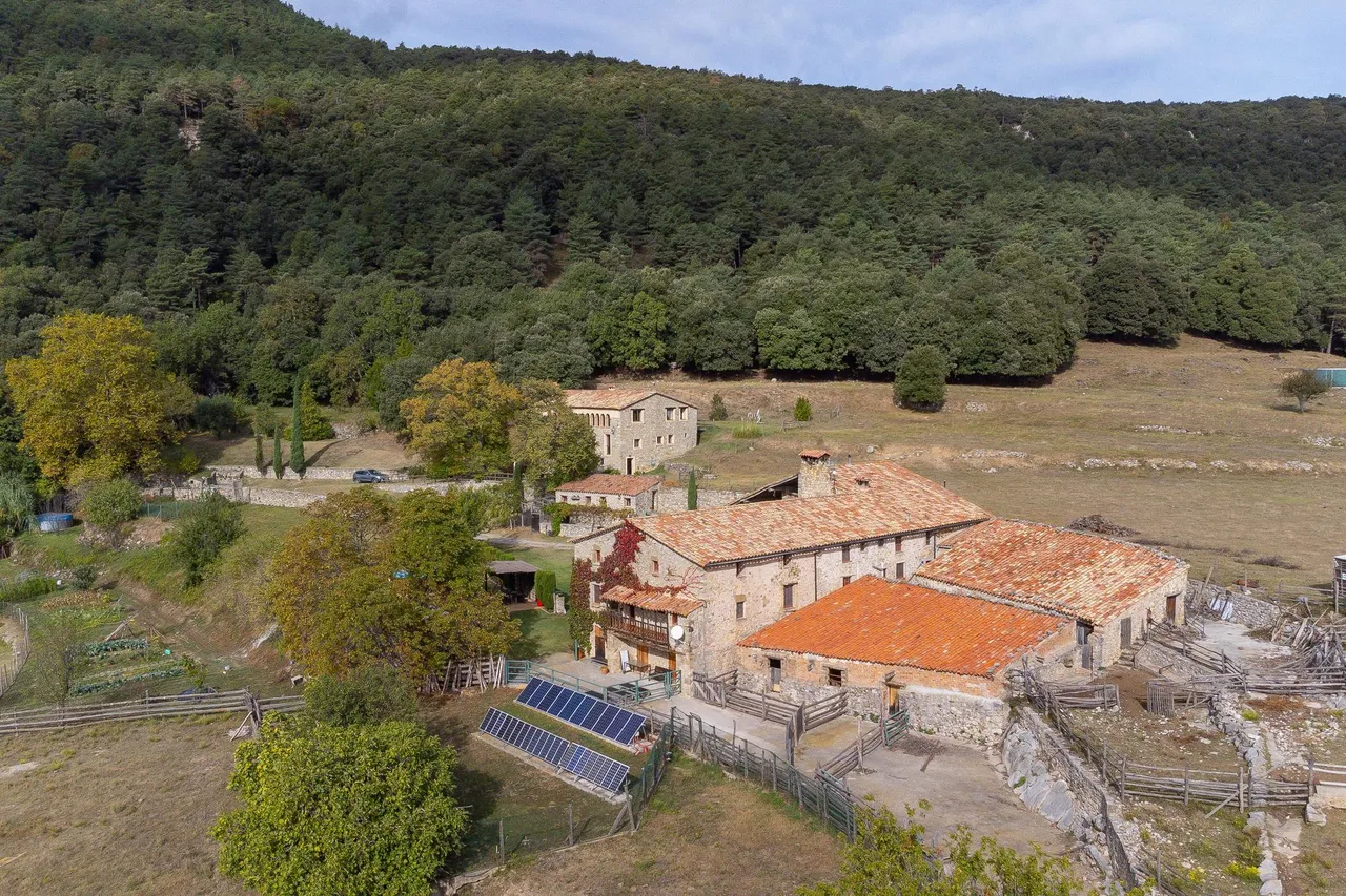 living - 1,540m² country house for sale in La Garrotxa, Girona - gallery - 5
