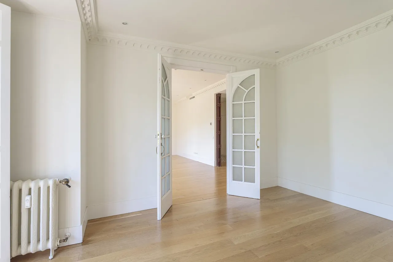 living - 225m² apartment for rent in Cortes / Huertas, Madrid - gallery - 5