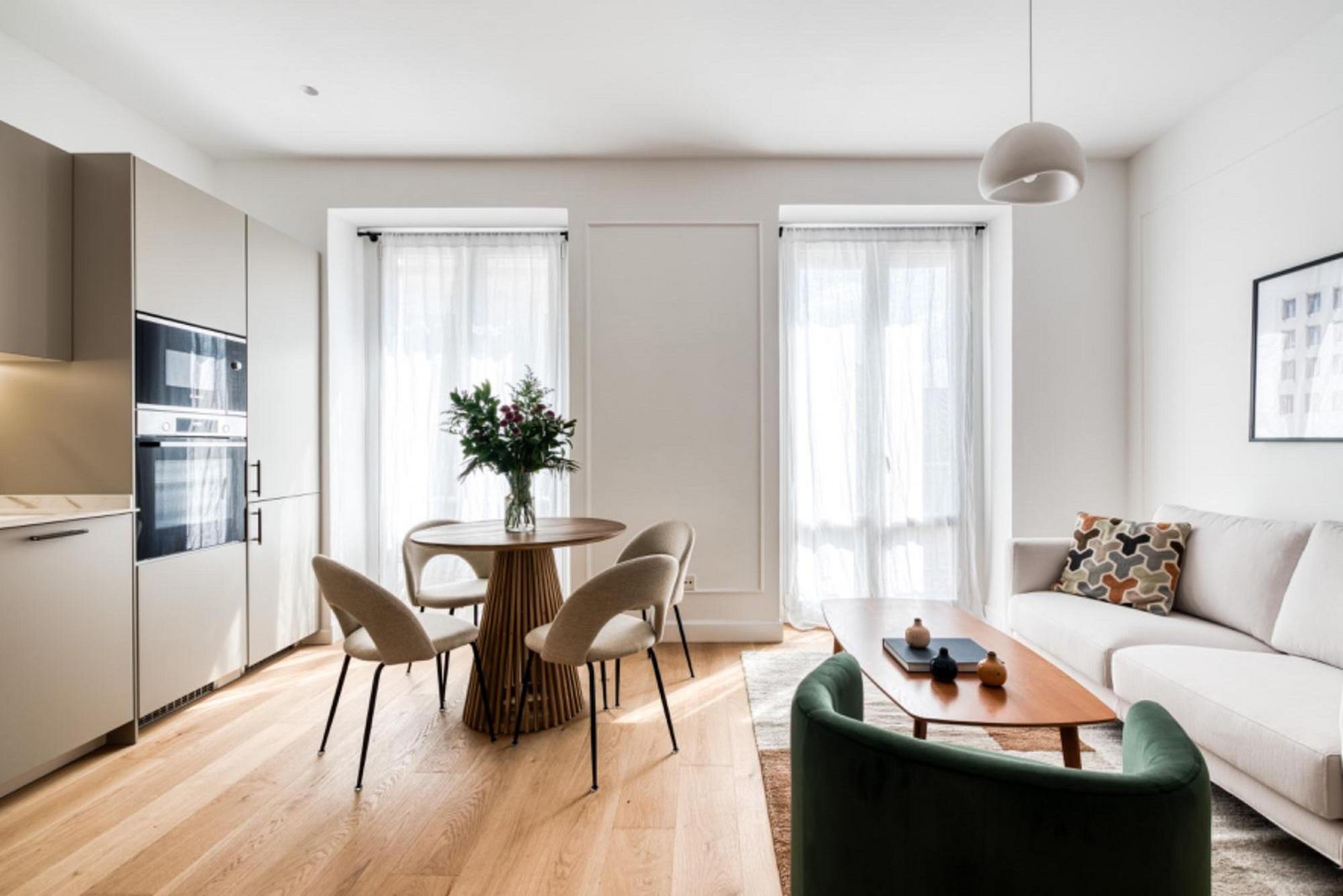 living - 76m² apartment for sale in Malasaña, Madrid - gallery thumbnail - 2