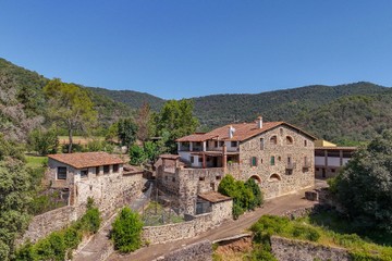 living - Casa rural de 1,014m² en venta en La Garrotxa, Girona - featured