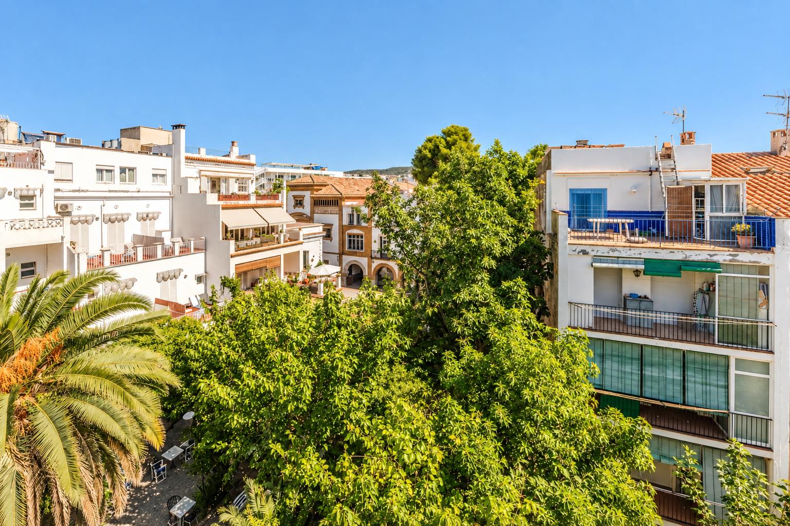 living - 96m² penthouse with 36m² terrace for sale in Sitges Town - gallery thumbnail - 5