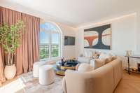 living - Piso de 205m² en alquiler en Argüelles, Madrid - gallery thumbnail - 2