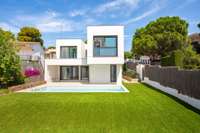 living - 285m² house / villa for sale in Llanca, Costa Brava - gallery thumbnail - 5