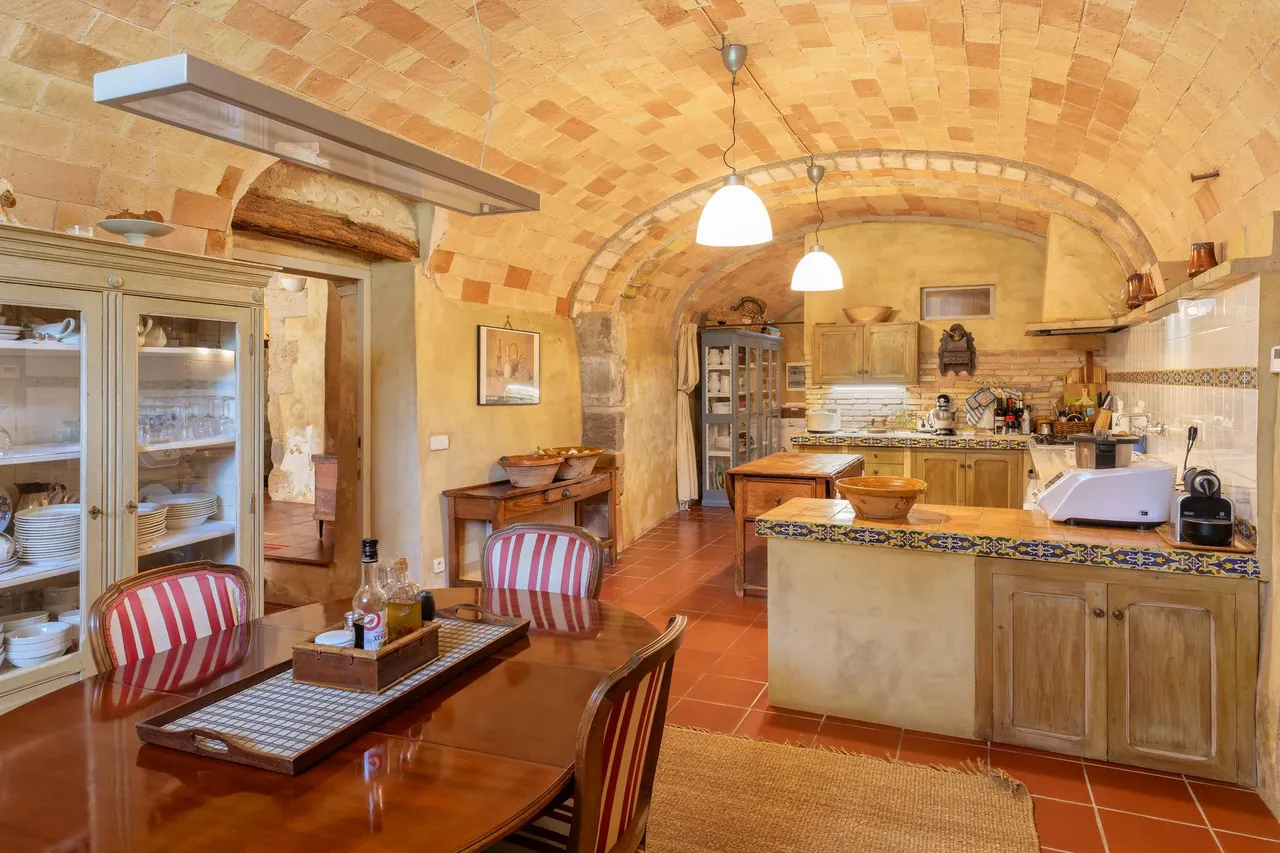 living - Casa rural de 623m² en venta en Alt Empordà, Girona - gallery - 9