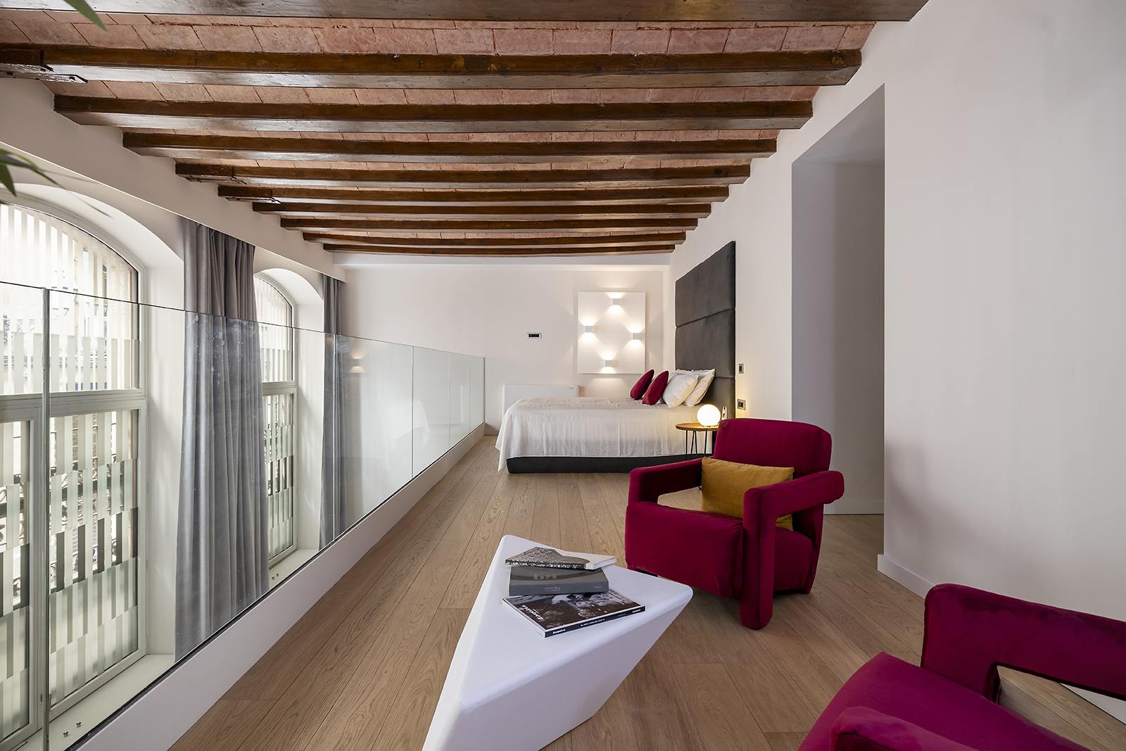 living - Piso de 173m² en alquiler en El Born, Barcelona - gallery thumbnail - 1