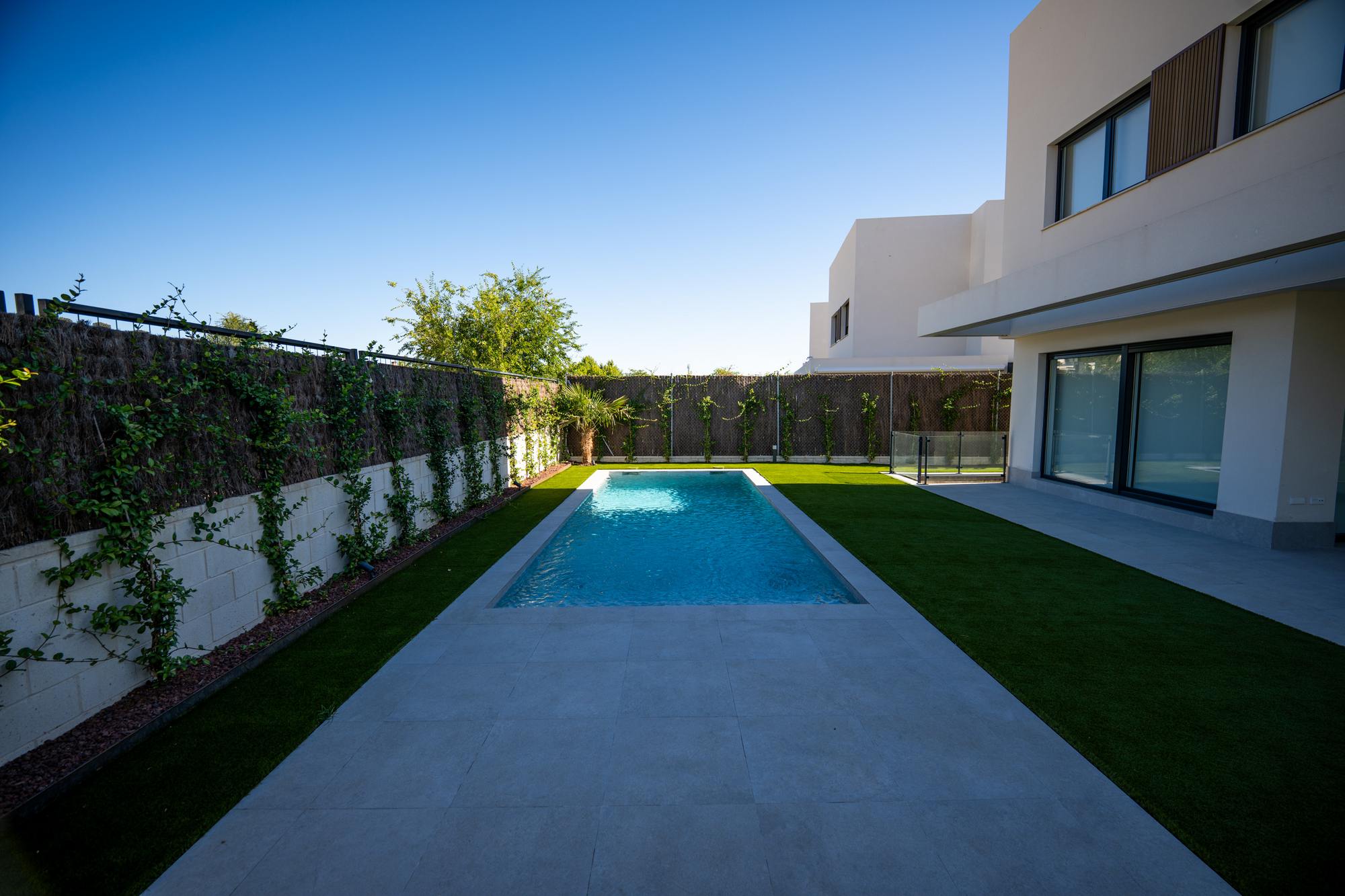 living - 320m² house / villa with 47m² terrace for rent in Fuente de Fresno - gallery thumbnail - 1