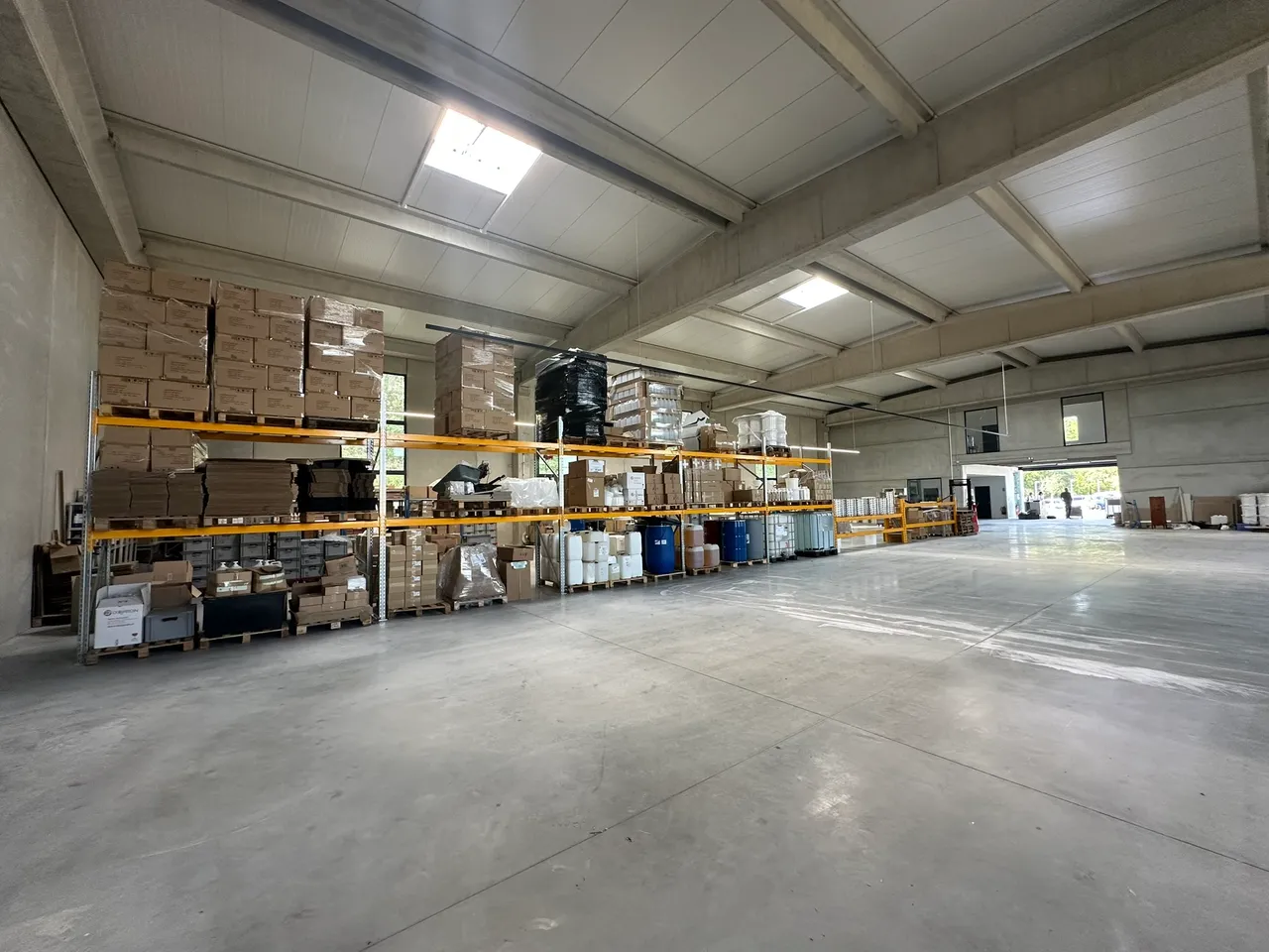 logistics - Light Industrial Premises / Offices For Rent - For Sale - gallery - 2