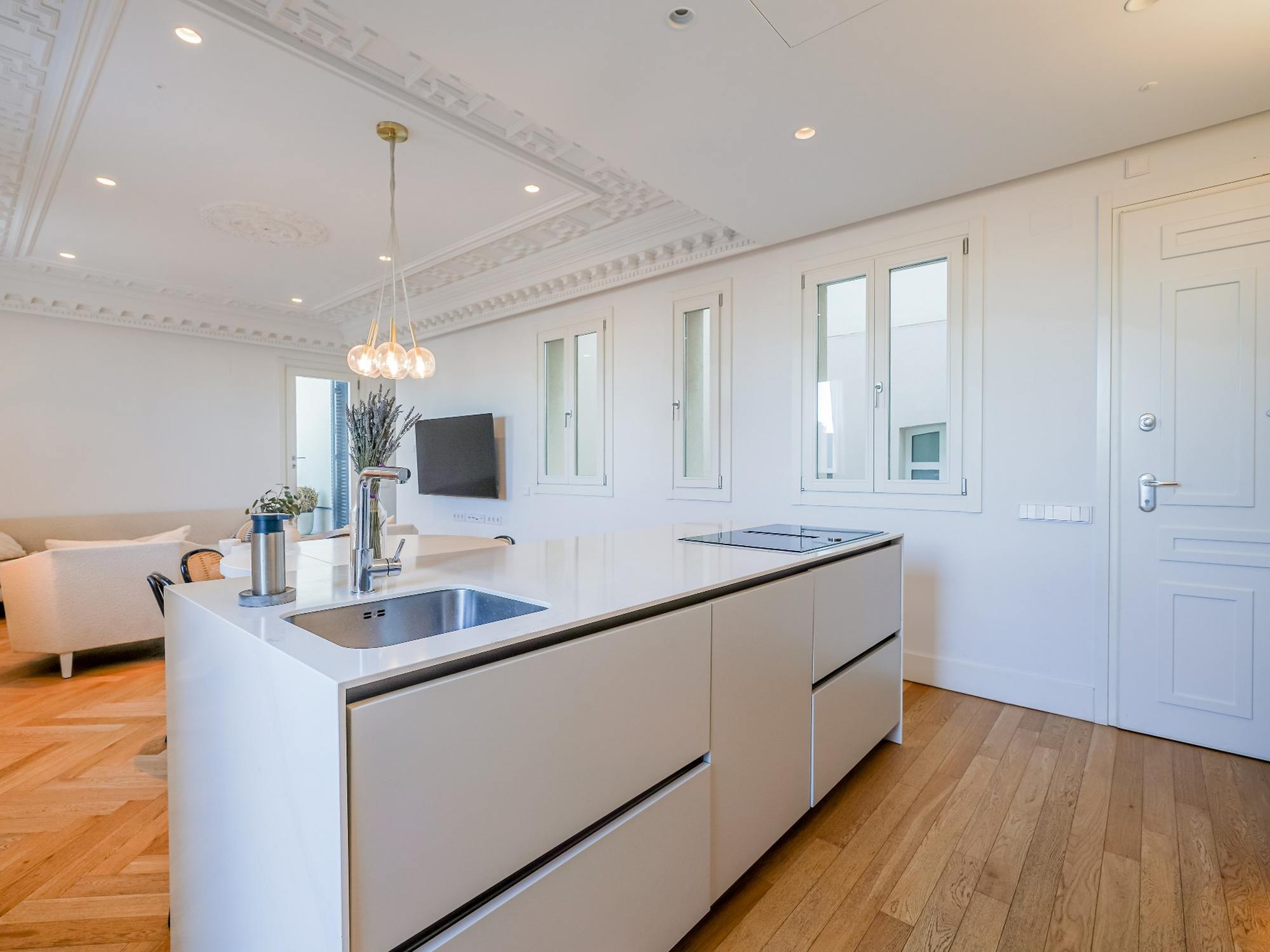 living - 130m² apartment for rent in Malasaña, Madrid - gallery thumbnail - 6