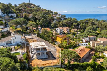 living - 246m² plot for sale in Lloret de Mar, Costa Brava - featured