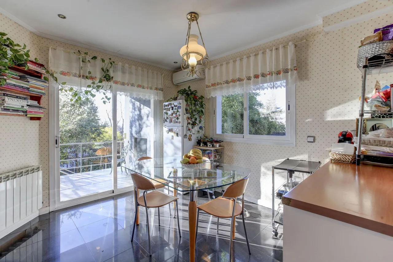 living - Casa / villa de 750m² en venta en Mirasierra, Madrid - gallery - 6