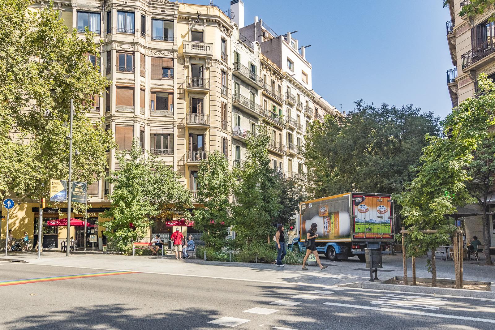living - 92m² apartment with 6m² terrace for sale in Eixample Left - gallery thumbnail - 9