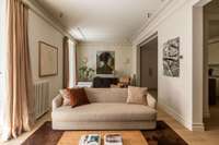 living - Piso de 322m² en venta en Almagro, Madrid - gallery thumbnail - 3