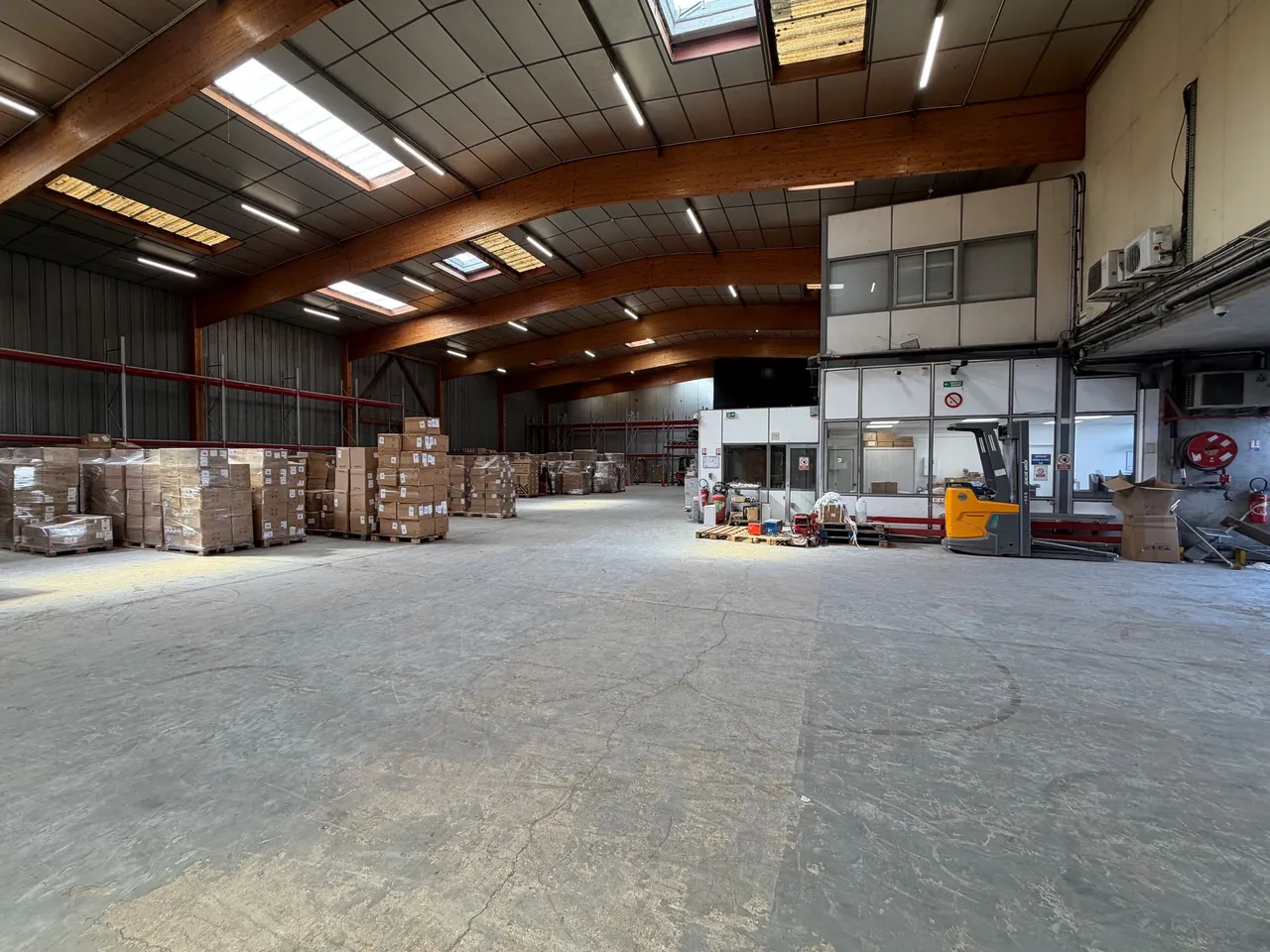 logistics - Light Industrial Premises / Offices For Rent - gallery - 2