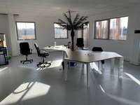 logistics - Activités / Bureaux À Louer - gallery thumbnail - 9