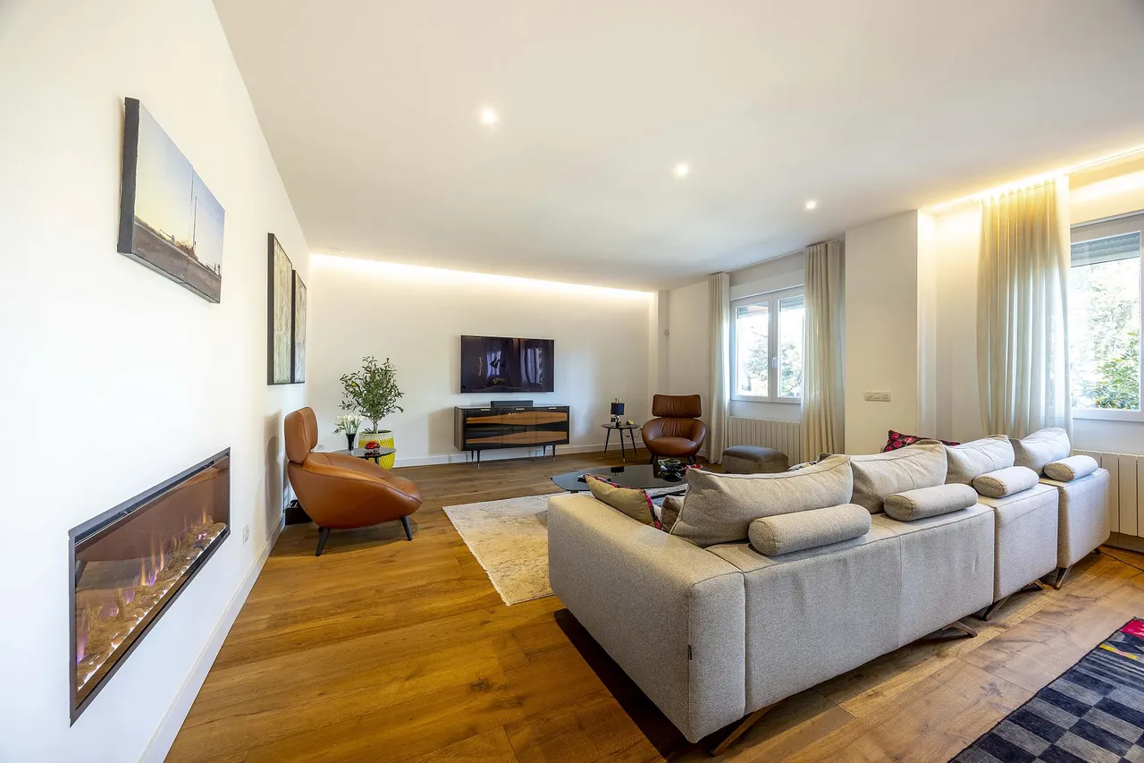 living - Piso de 289m² con 6m² terraza en venta en Gran Vía - gallery - 3