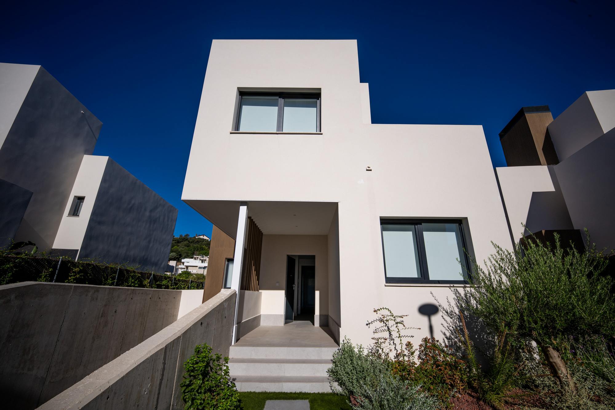 living - 320m² house / villa with 47m² terrace for rent in Fuente de Fresno - gallery thumbnail - 3