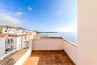 living - Ático de 89m² con 41m² terraza en venta en Sitges Town - gallery thumbnail - 5