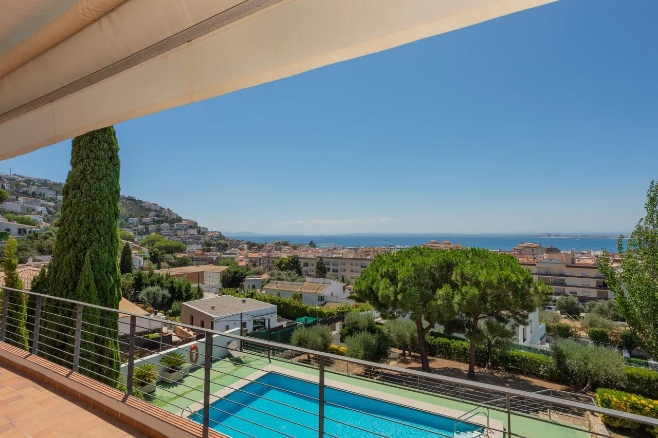 living - 704m² house / villa for sale in Bay of Roses, Costa Brava - gallery - 3