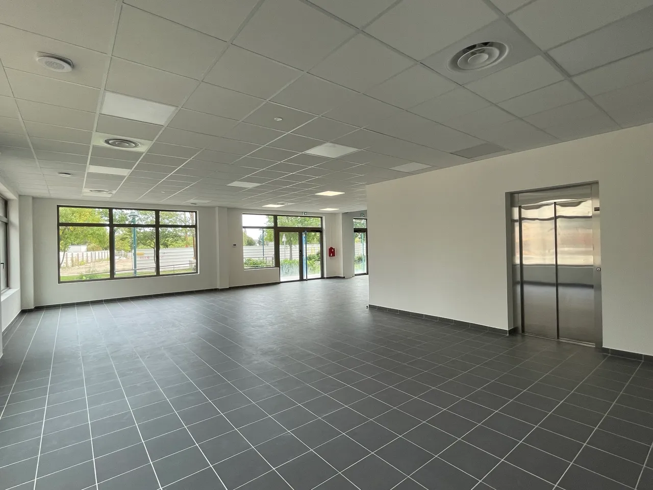 logistics - Light Industrial Premises / Offices For Sale - gallery - 5