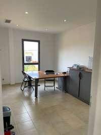 logistics - Activités / Bureaux À Louer - gallery thumbnail - 8