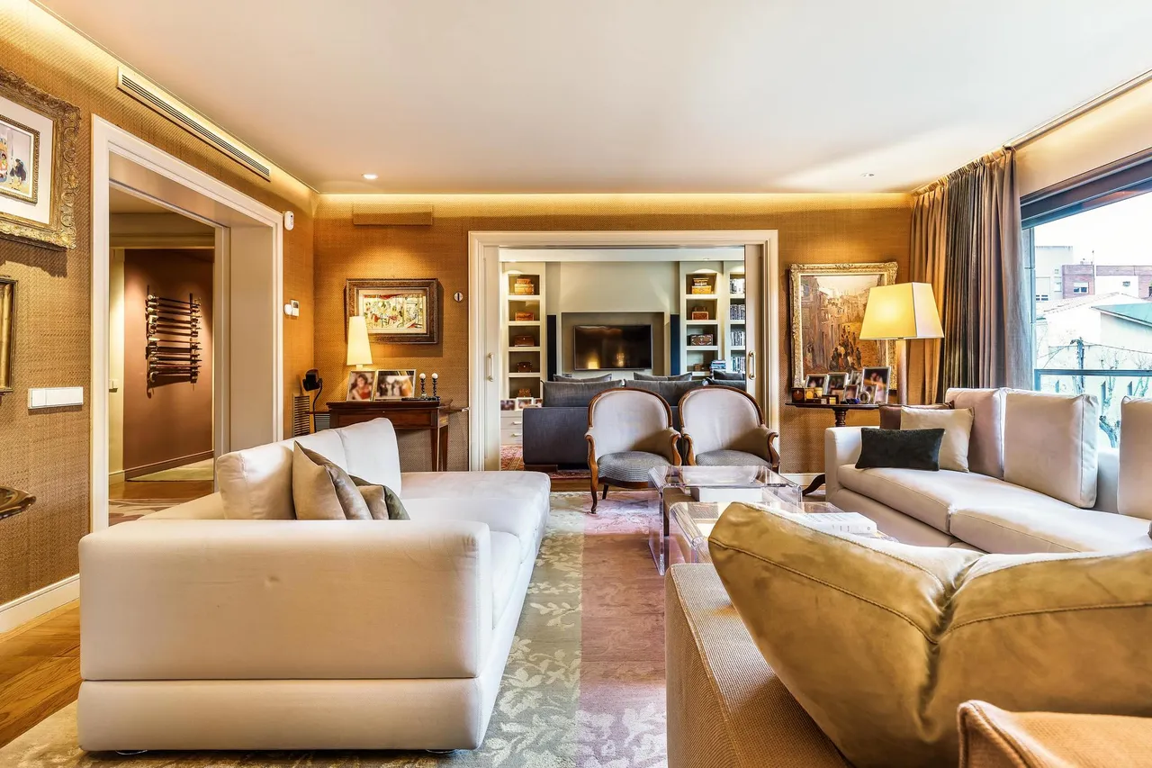 living - 376 m² apartment for sale in Tres Torres, Barcelona - gallery - 8