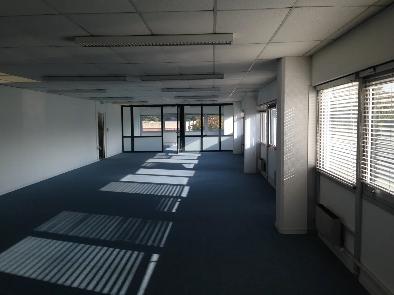 logistics - Light Industrial Premises / Offices For Rent - gallery - 2