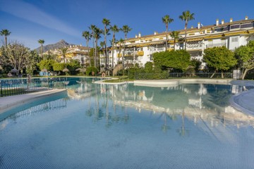 living - Piso de 82m² con 18m² terraza en venta en Puerto Banús - featured