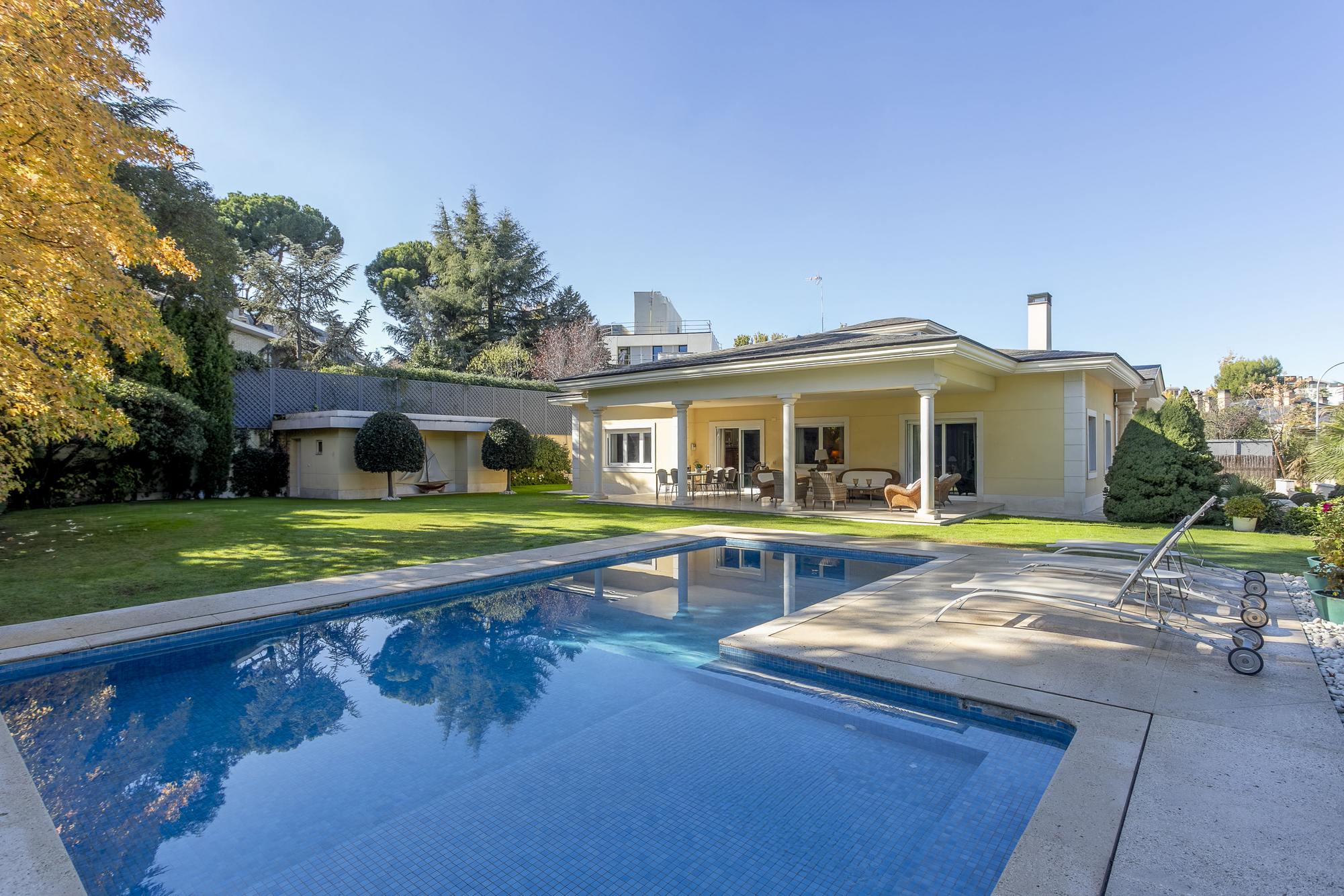living - 894m² house / villa for sale in Conde de Orgaz and Piovera - gallery thumbnail - 2