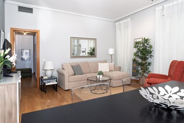 living - 97m² apartment for rent in Cortes / Huertas, Madrid - featured