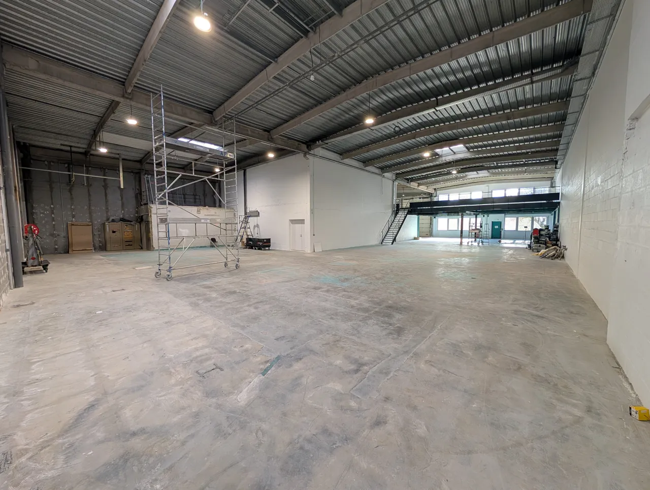 logistics - Light Industrial Premises / Offices For Rent - gallery - 2