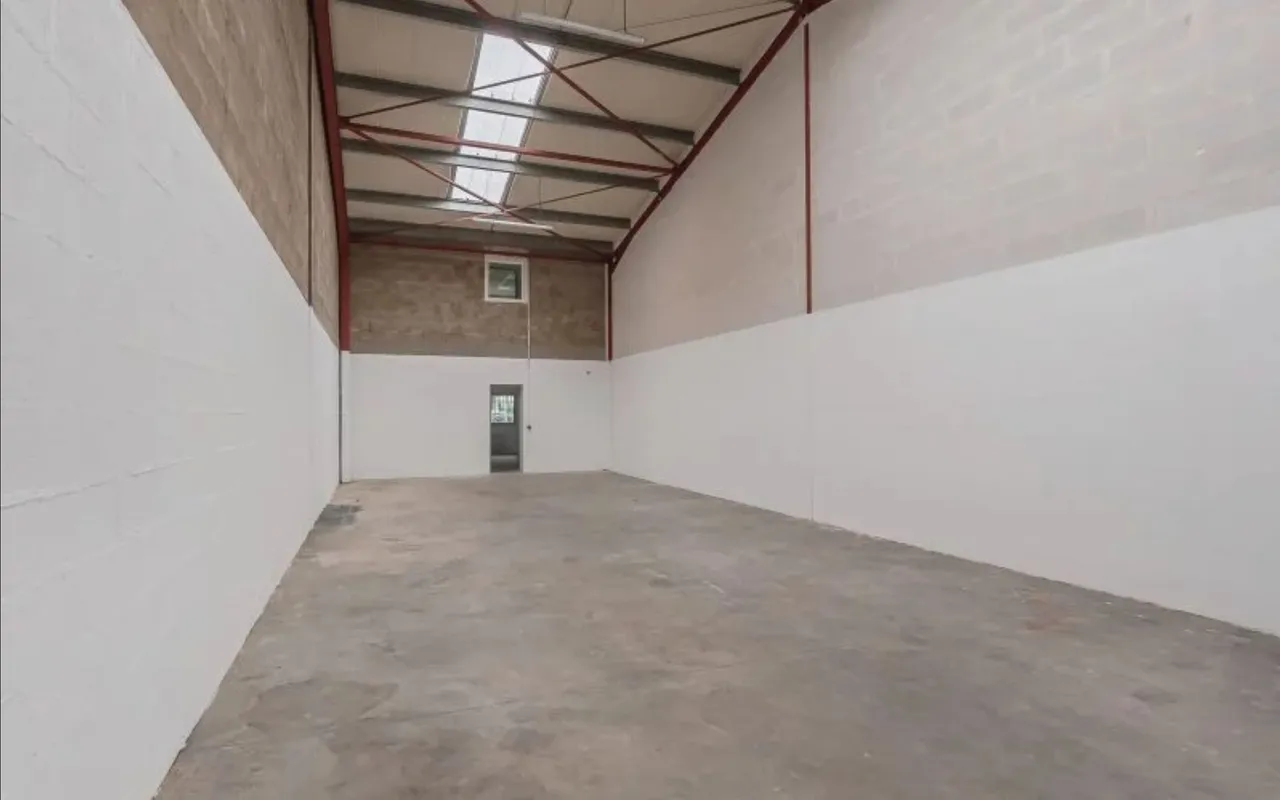 logistics - Light Industrial Premises / Offices For Rent - gallery - 3