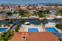 living - 131m² house / villa for sale in Empuriabrava, Costa Brava - gallery thumbnail - 1