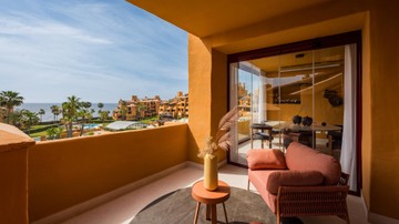 living - Piso de 134m² con 20m² terraza en venta en New Golden Mile - featured