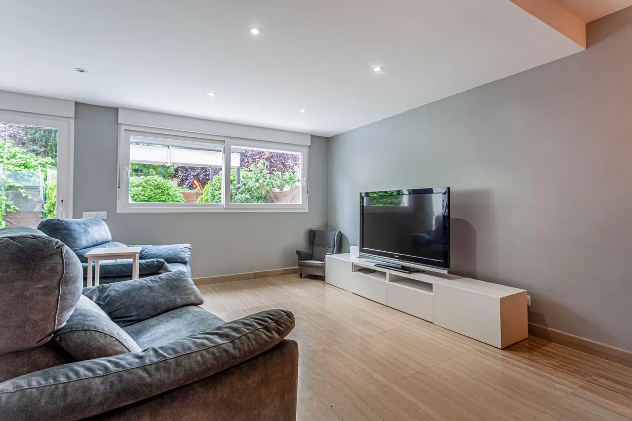 living - Casa / villa de 250m² en alquiler en El Soto de la Moraleja - gallery - 4