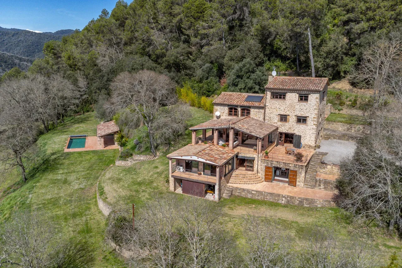 living - Casa rural de 752m² en venta en Pla de l'Estany, Girona - gallery - 6