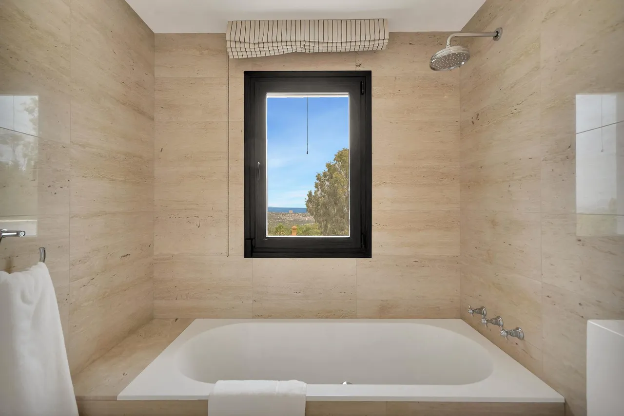 living - Casa / villa de 660m² con 151m² terraza en venta en Benahavís - gallery - 8