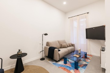 living - 120m² apartment for rent in La Latina, Madrid - featured