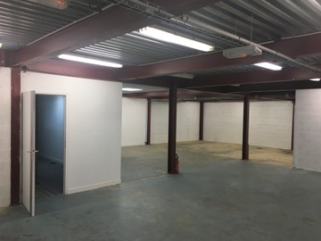 logistics - Activités / Bureaux À Louer - featured