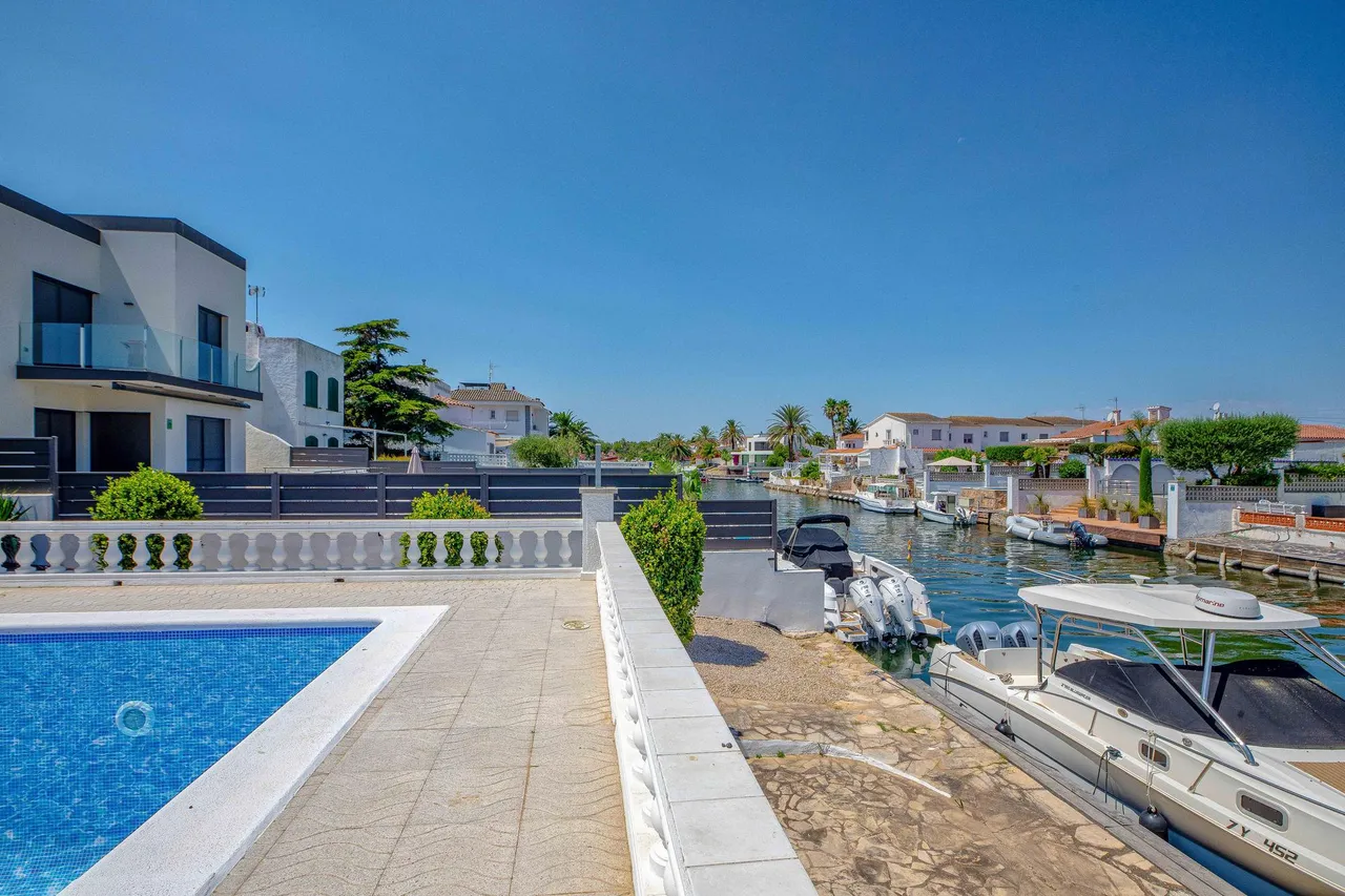 living - Casa / villa de 131m² en venta en Empuriabrava, Costa Brava - gallery - 3