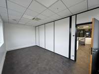 logistics - Activités / Bureaux À Louer - gallery thumbnail - 8