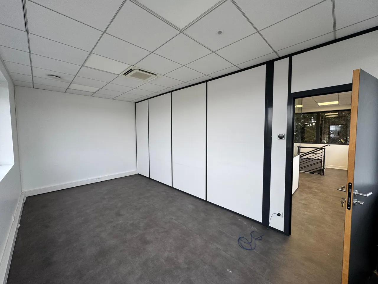 logistics - Light Industrial Premises / Offices For Rent - gallery - 8