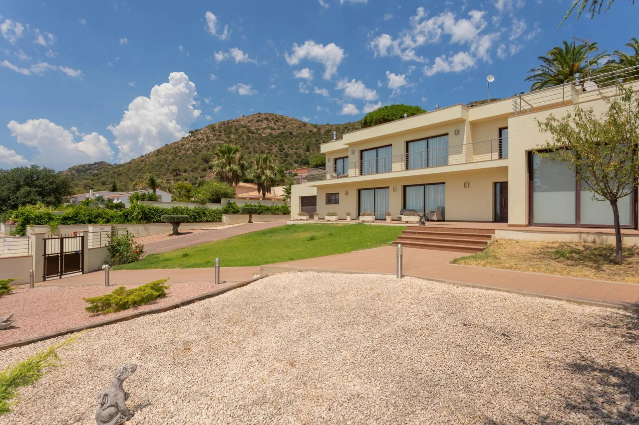 living - 483m² house / villa for sale in Bay of Roses, Costa Brava - gallery - 5