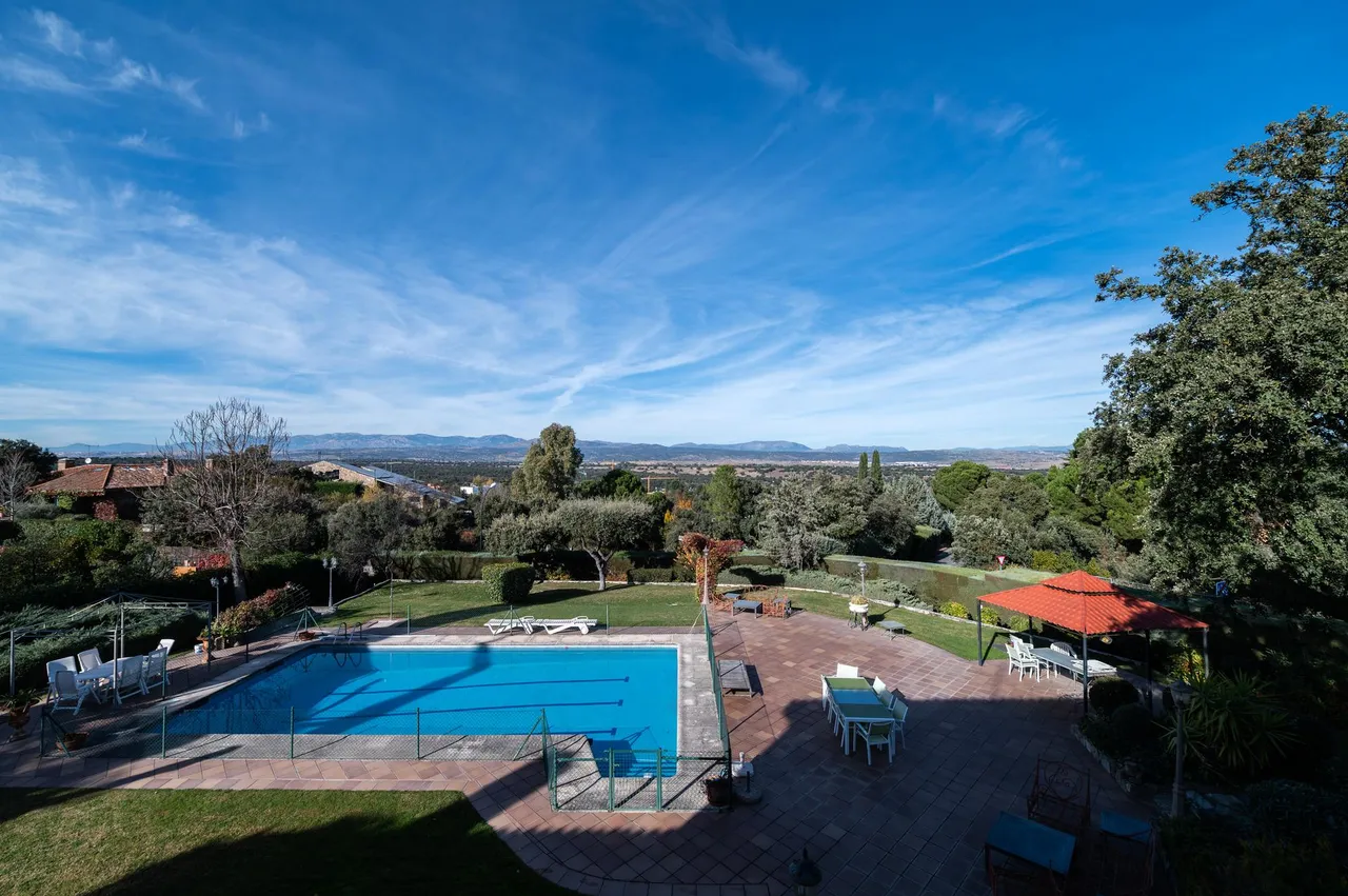 living - 726m² house / villa for sale in Ciudalcampo, Madrid - gallery - 5
