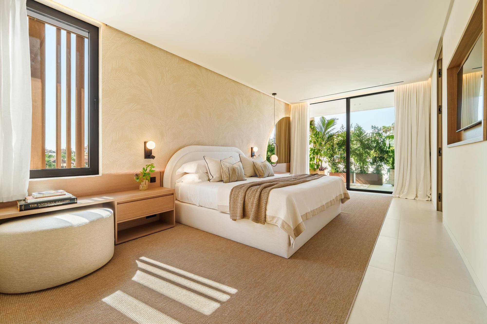 living - Casa / villa de 1,010m² con 600m² de jardín en venta en Milla de Oro - gallery thumbnail - 8