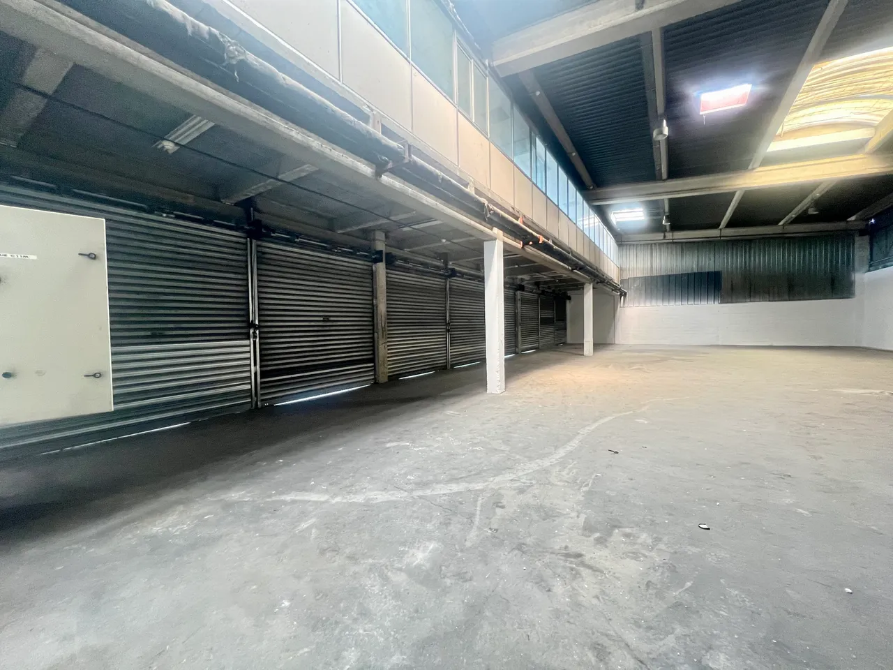 logistics - Entrepôt / Bureaux À Louer - gallery - 4